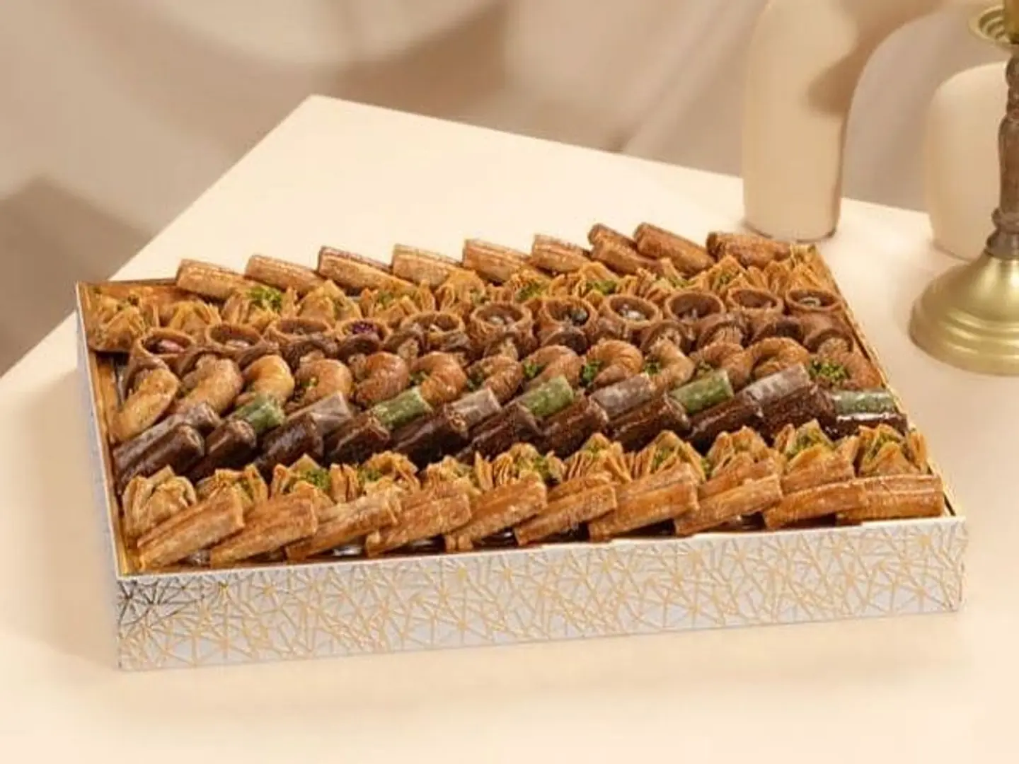 برواز بقلاوة وسط