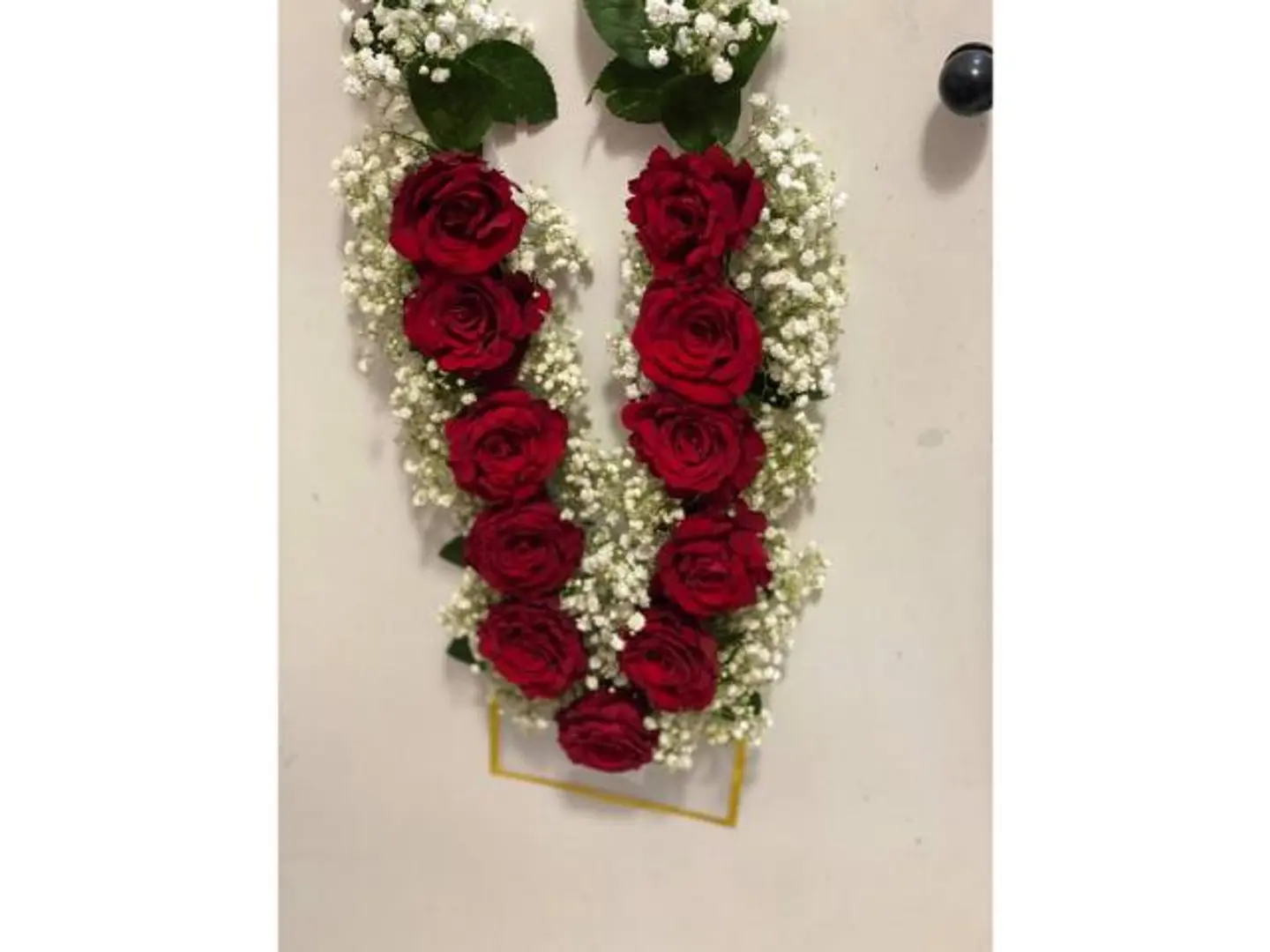 عقد ورد احمر