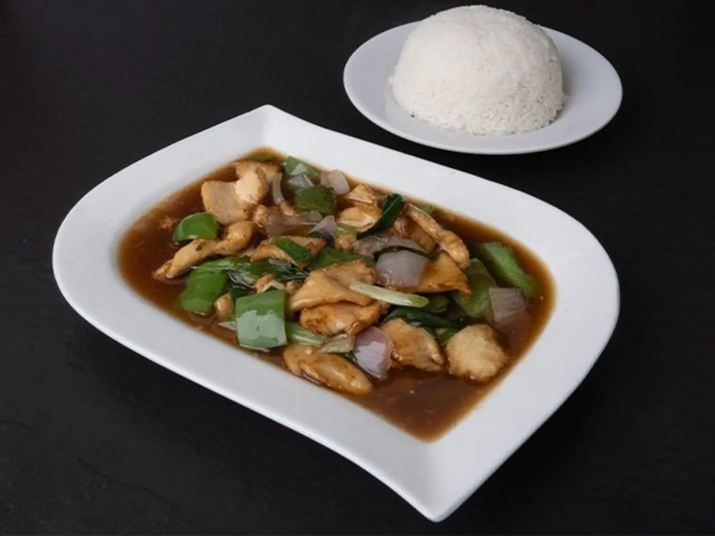 دجاج بالفلفل الاخضر مع الارز أرز