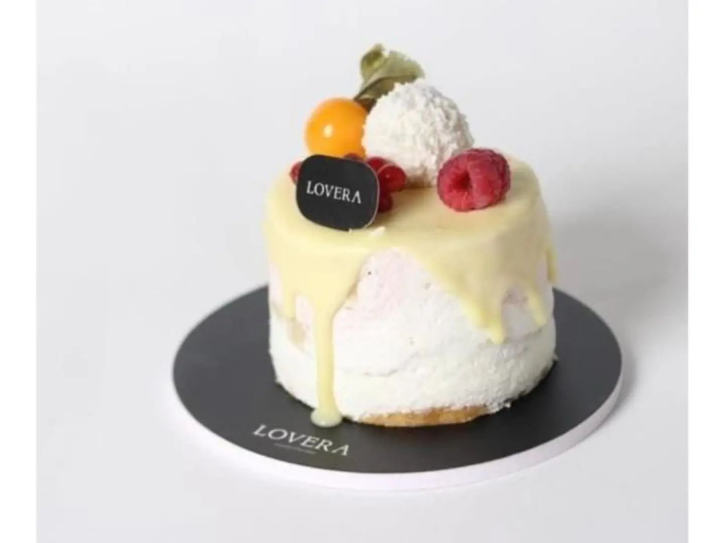 Small Rose Berry Cake