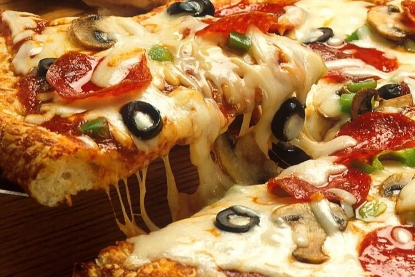 بيتزا سوبريم زاد قمرنا