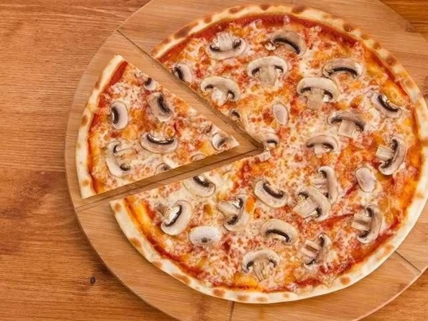 Mushroom Pizza.