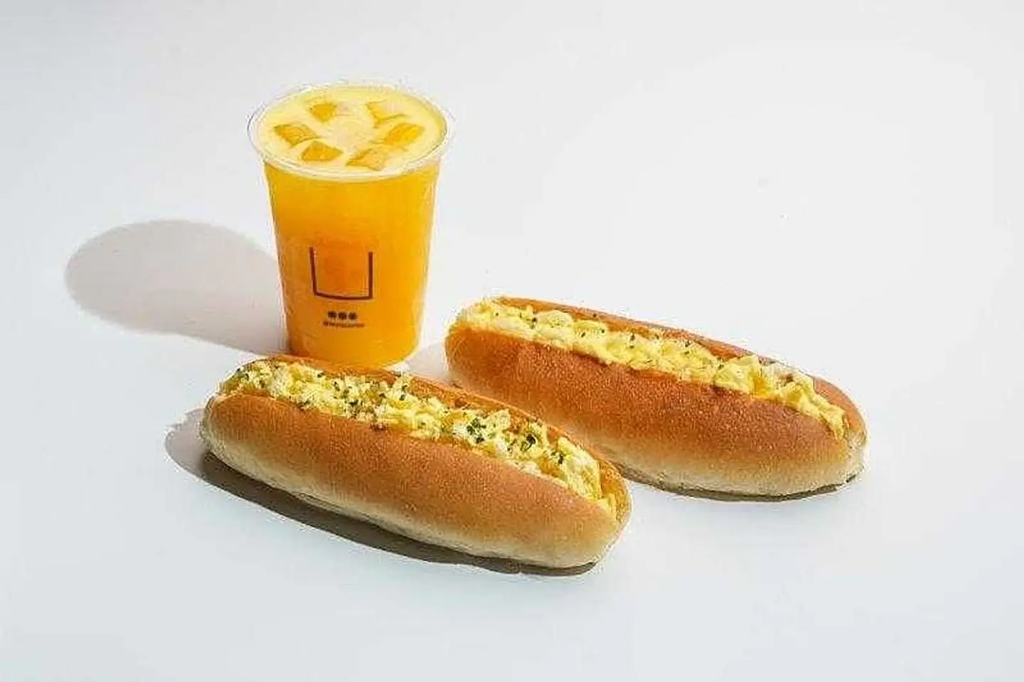 اثنين بيض و جبن + عصير طازج