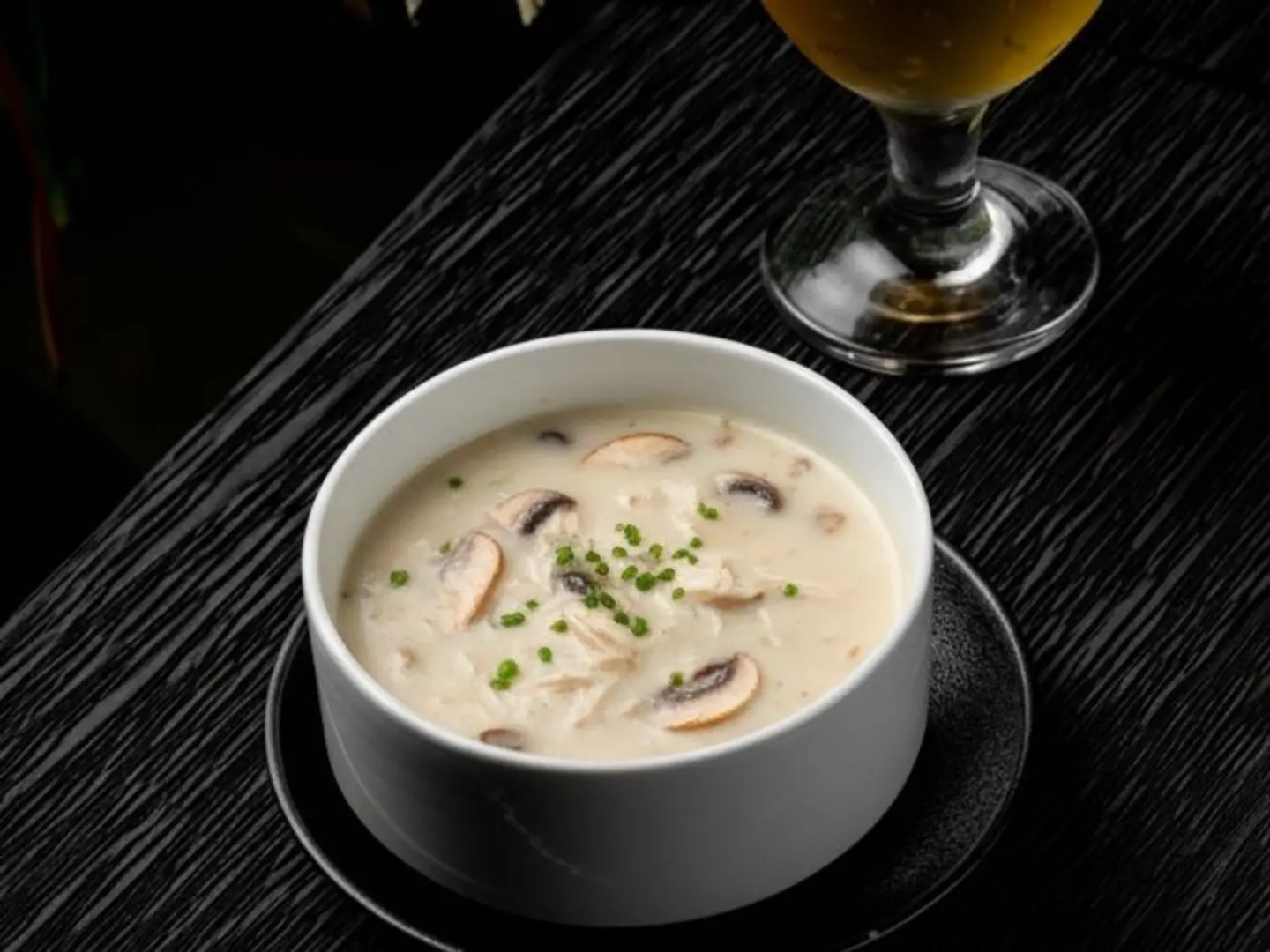 شوربة الدجاج والفطر بالكريمة