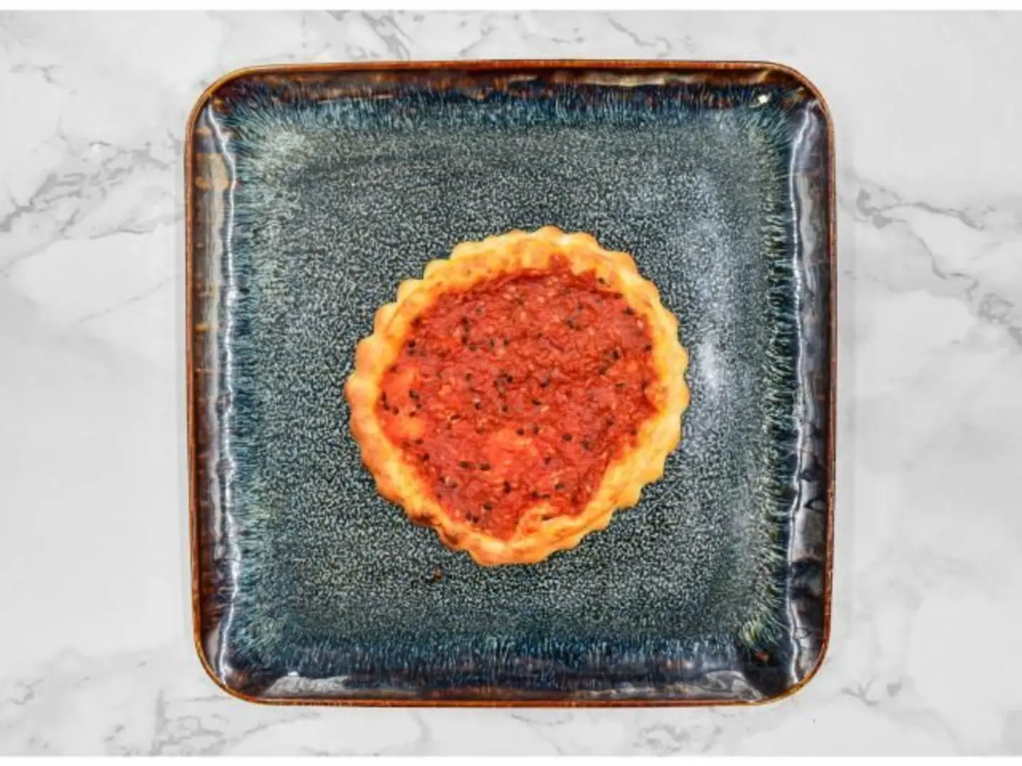 منقوشة محمرة