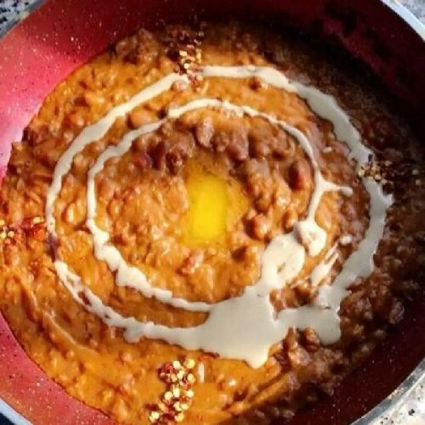 فول طاوة بالجبن