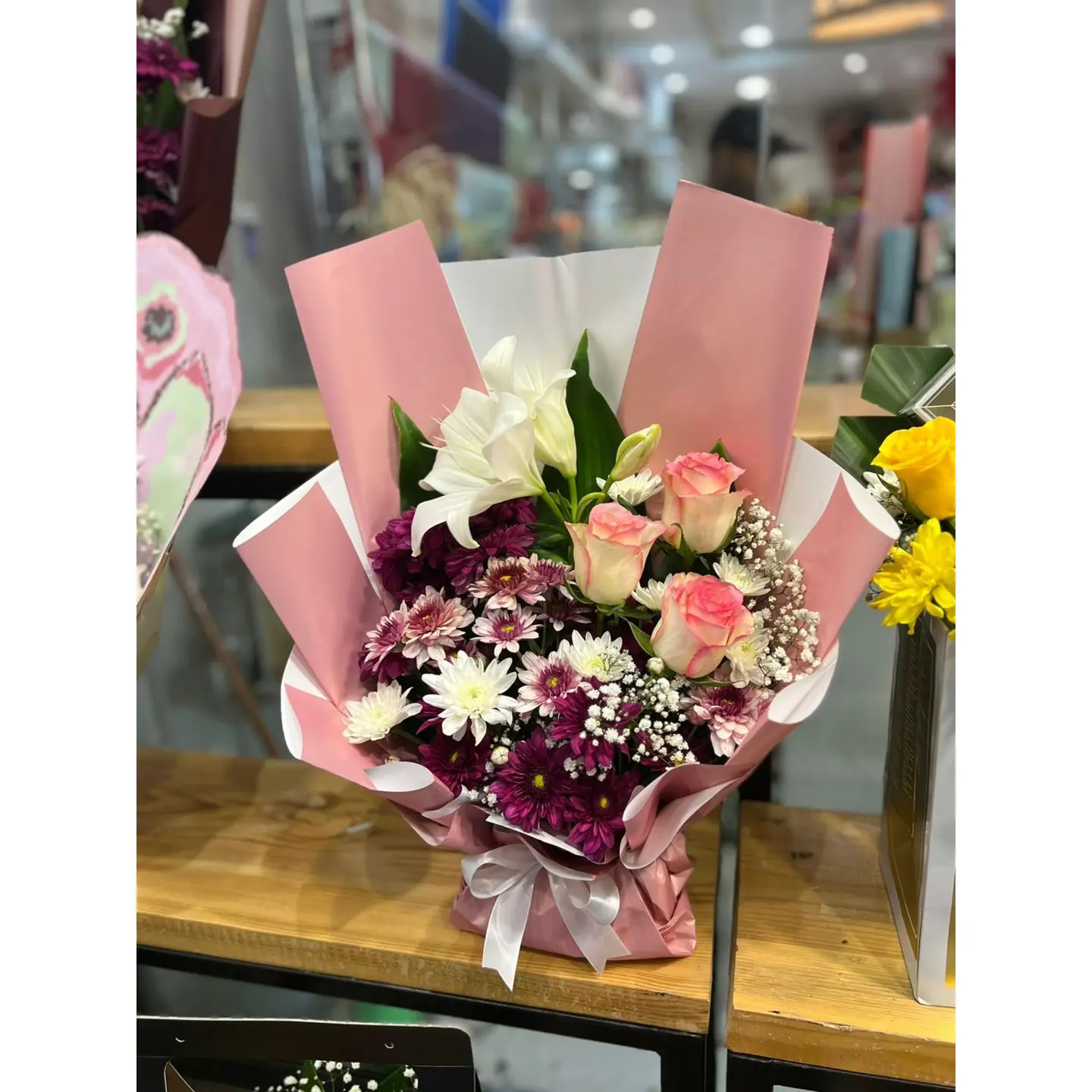 Mixed Natural Roses Bouquet