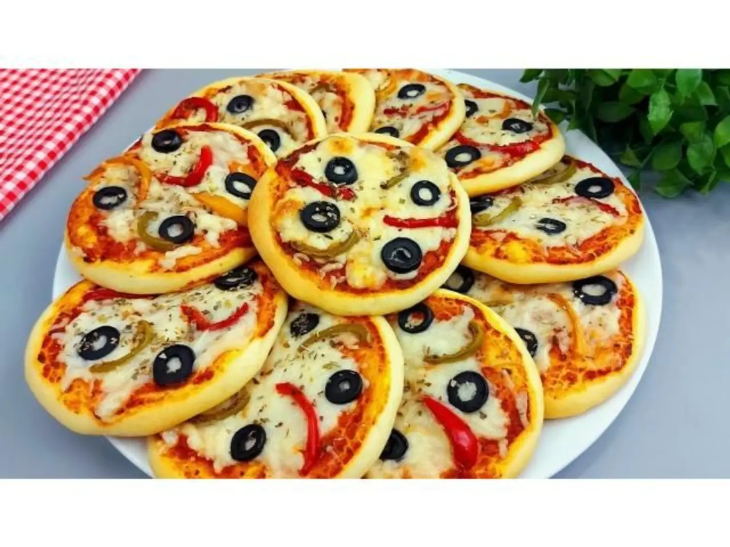 Mini Box Of Mixed Pizzas 12 Pieces