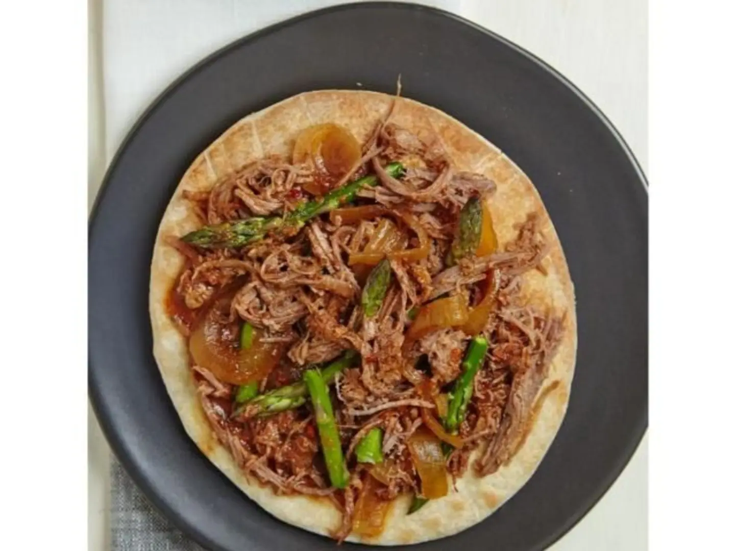 بيتزا اللحم المدخن