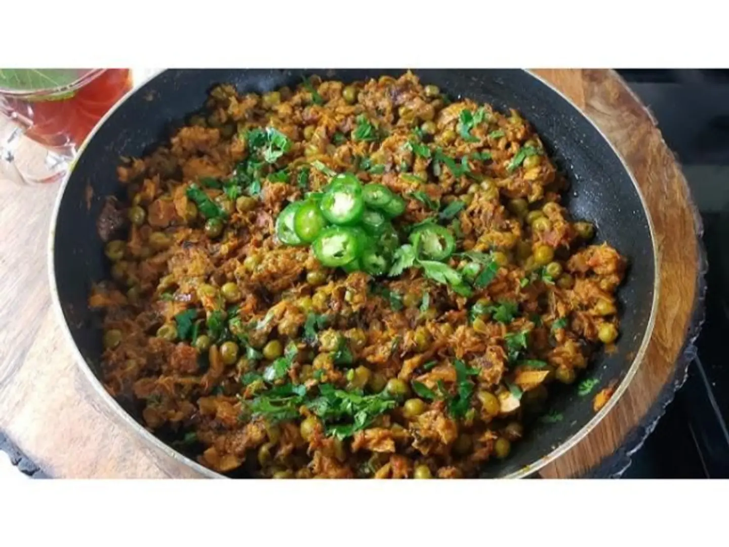 صحن بازلاء مع البيض