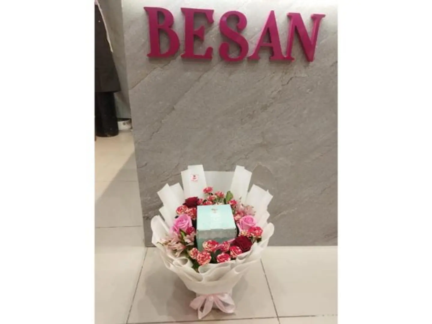 باقة ورد مع بوكس