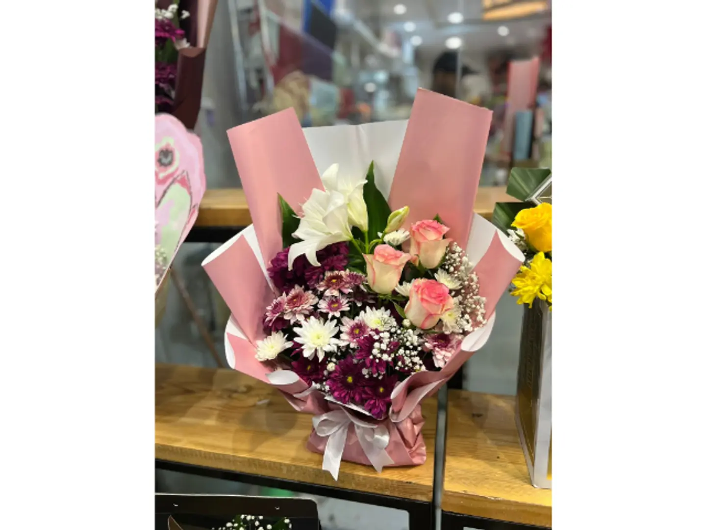 Mixed Natural Roses Bouquet