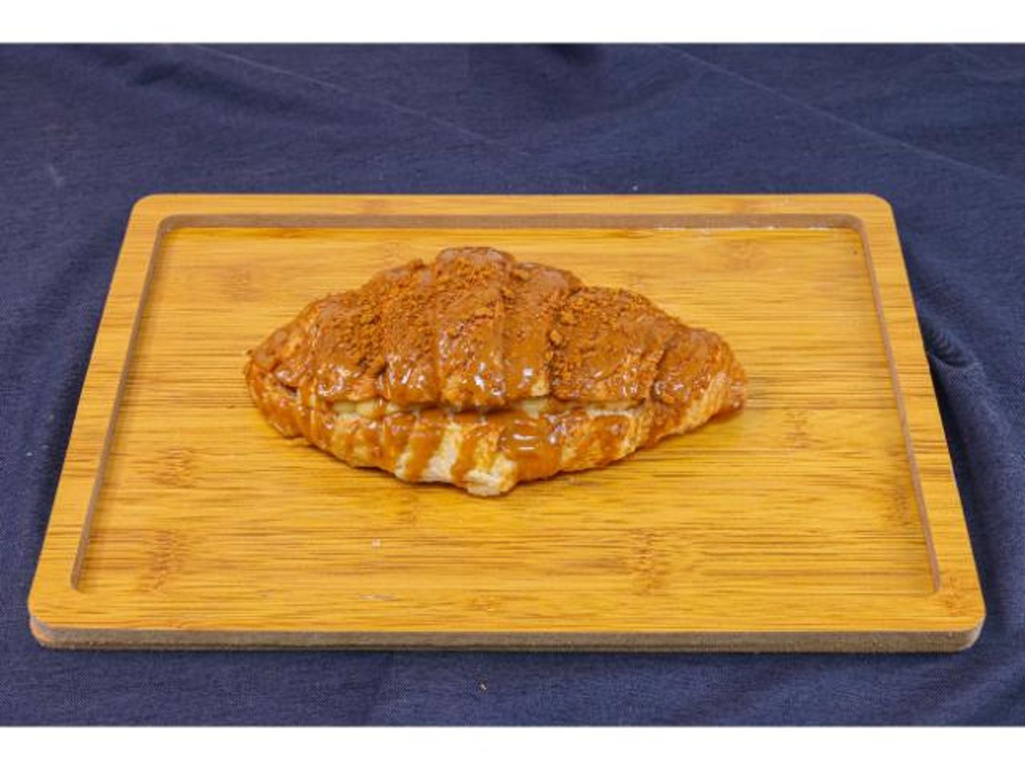 Lotus Croissant