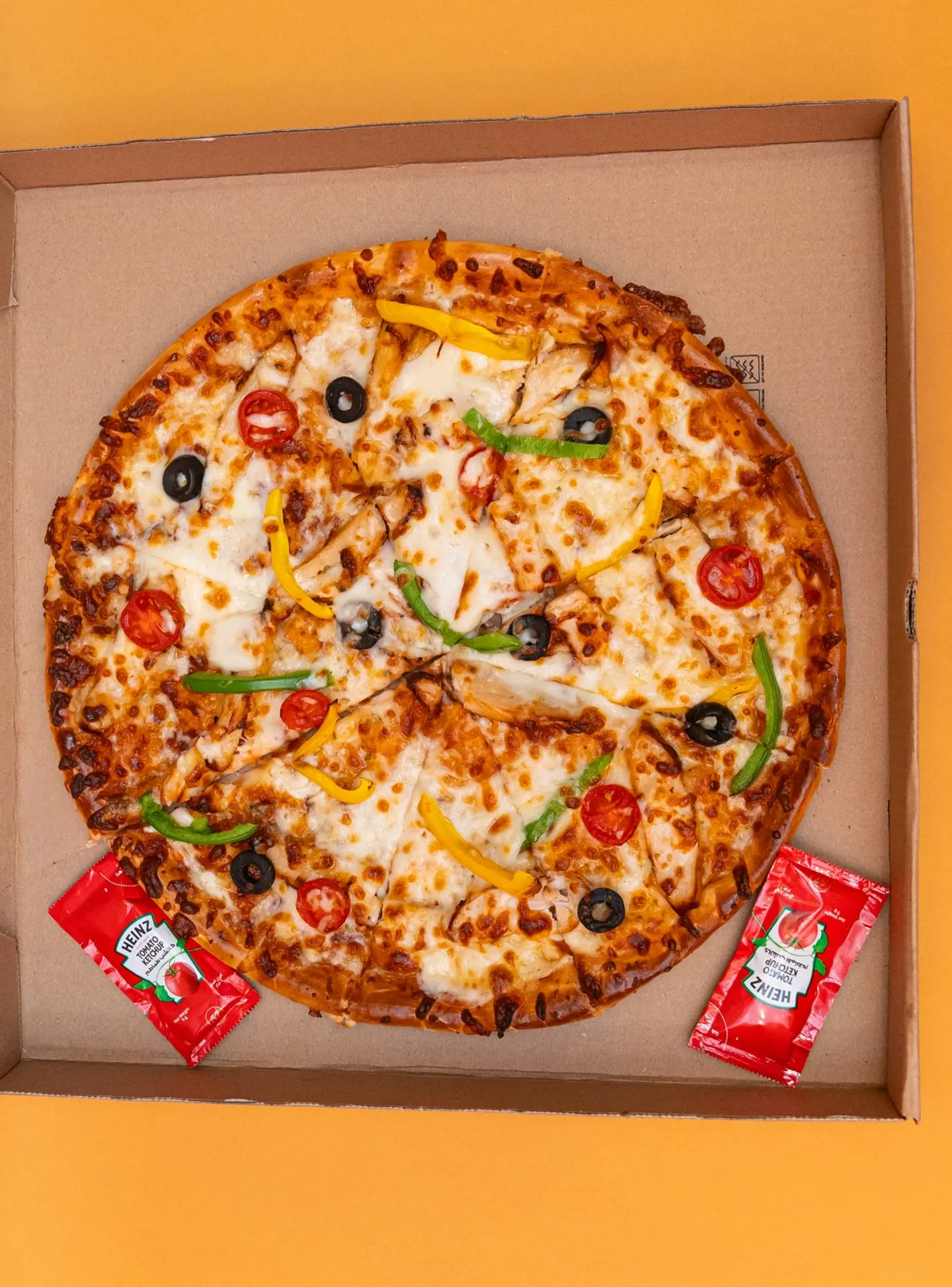 بيتزا دجاج مشوي