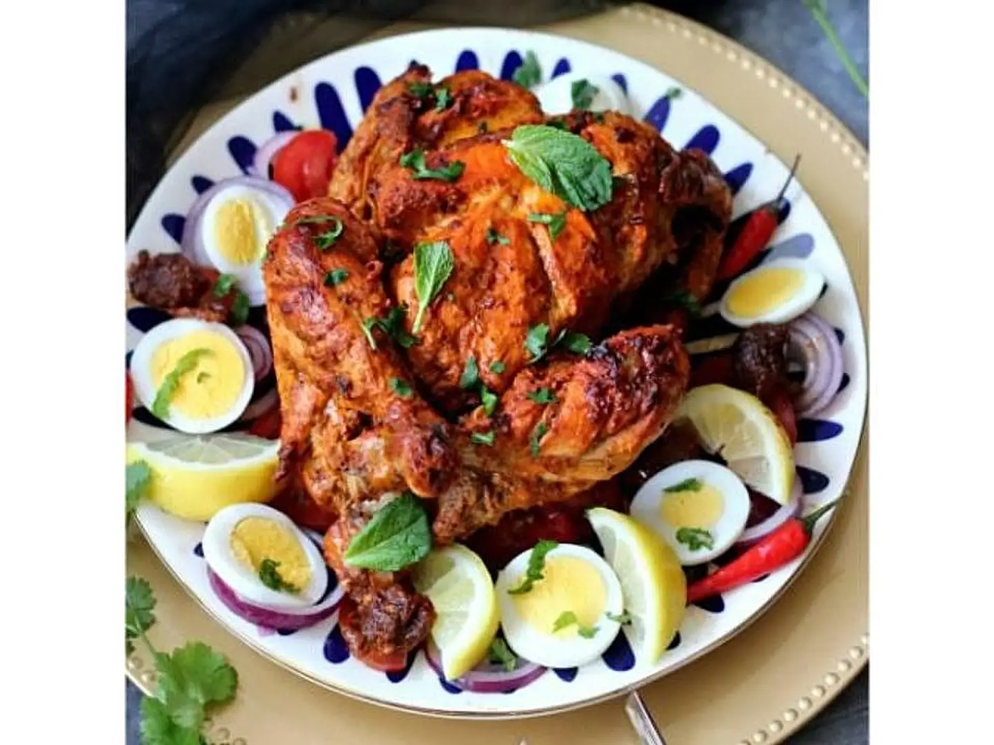 مرغ مسلم دجاج محشو ومطهو بالكامل