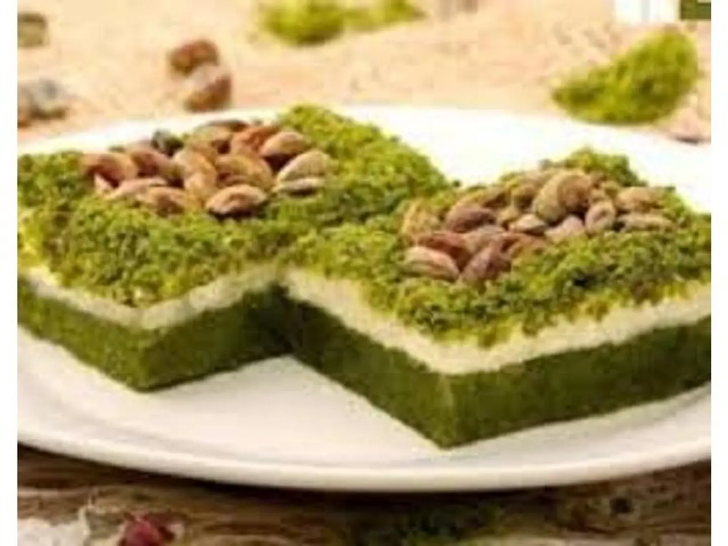 مدلوقة بالفستق