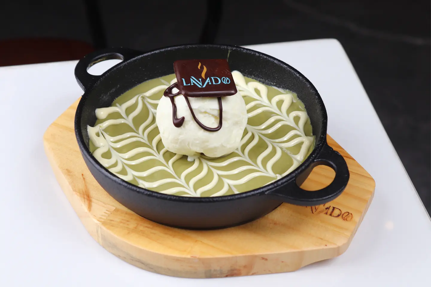 Lavado Moon With Pistachio