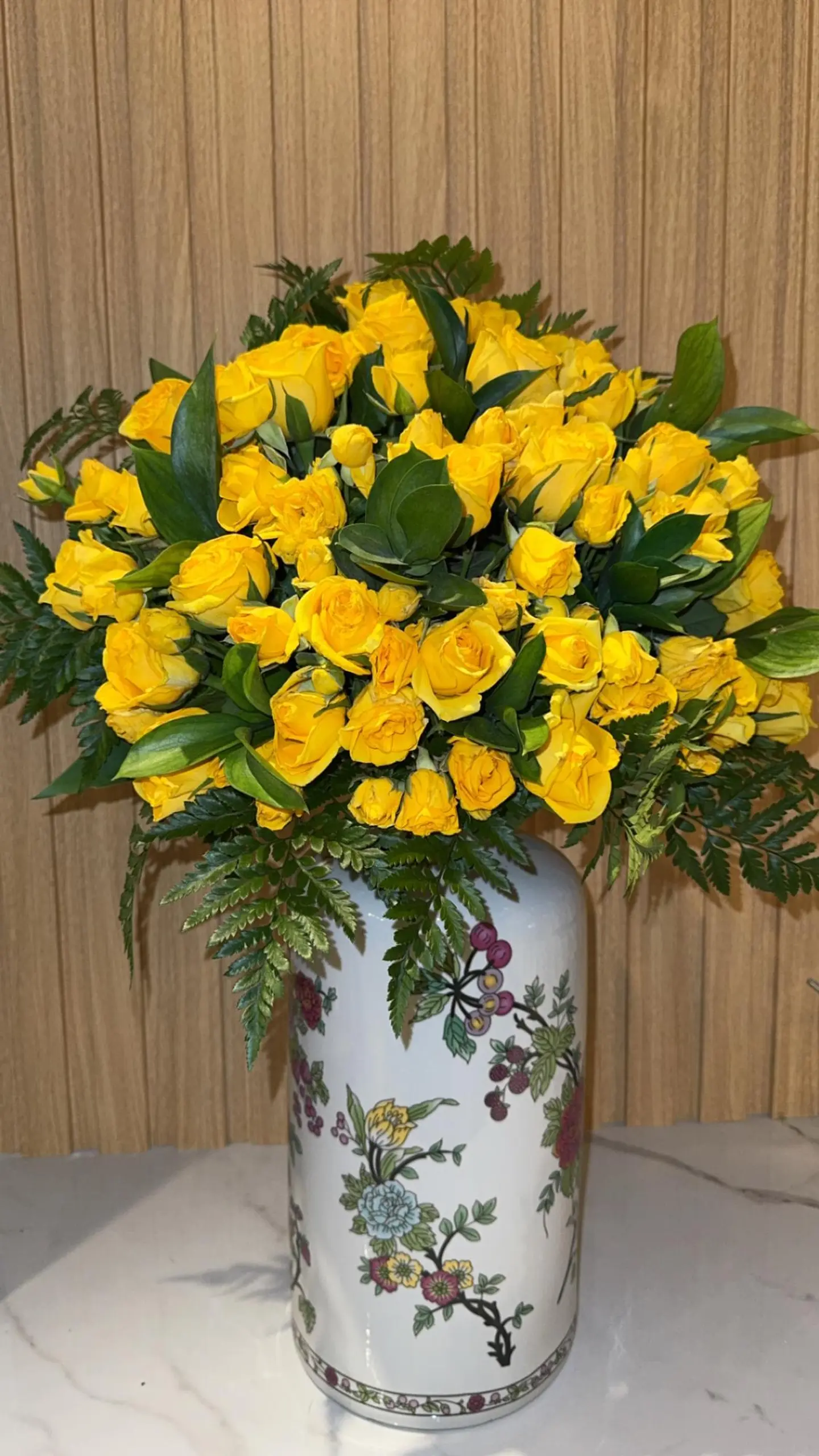 فازة خزفية بزخارف أنيقة 2