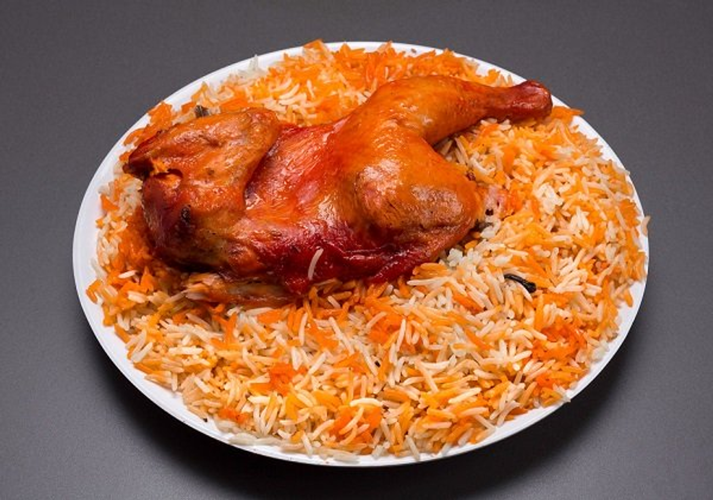 نصف مندي دجاجة بالمرخ مع الأرز