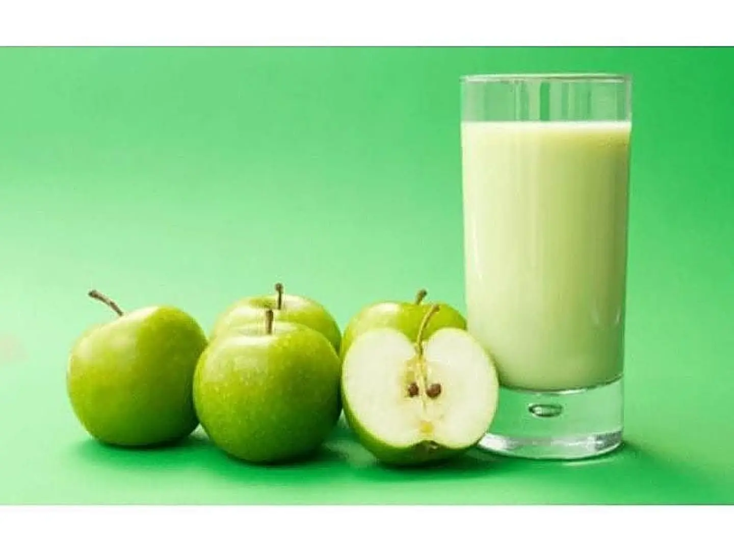 سموذي التفاح الأخضر