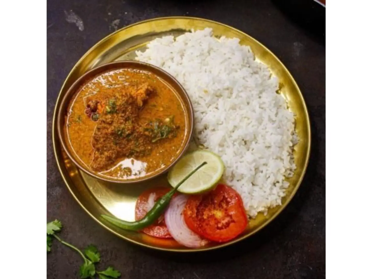 روهو أو كاتلا سمك كاري مع أرز