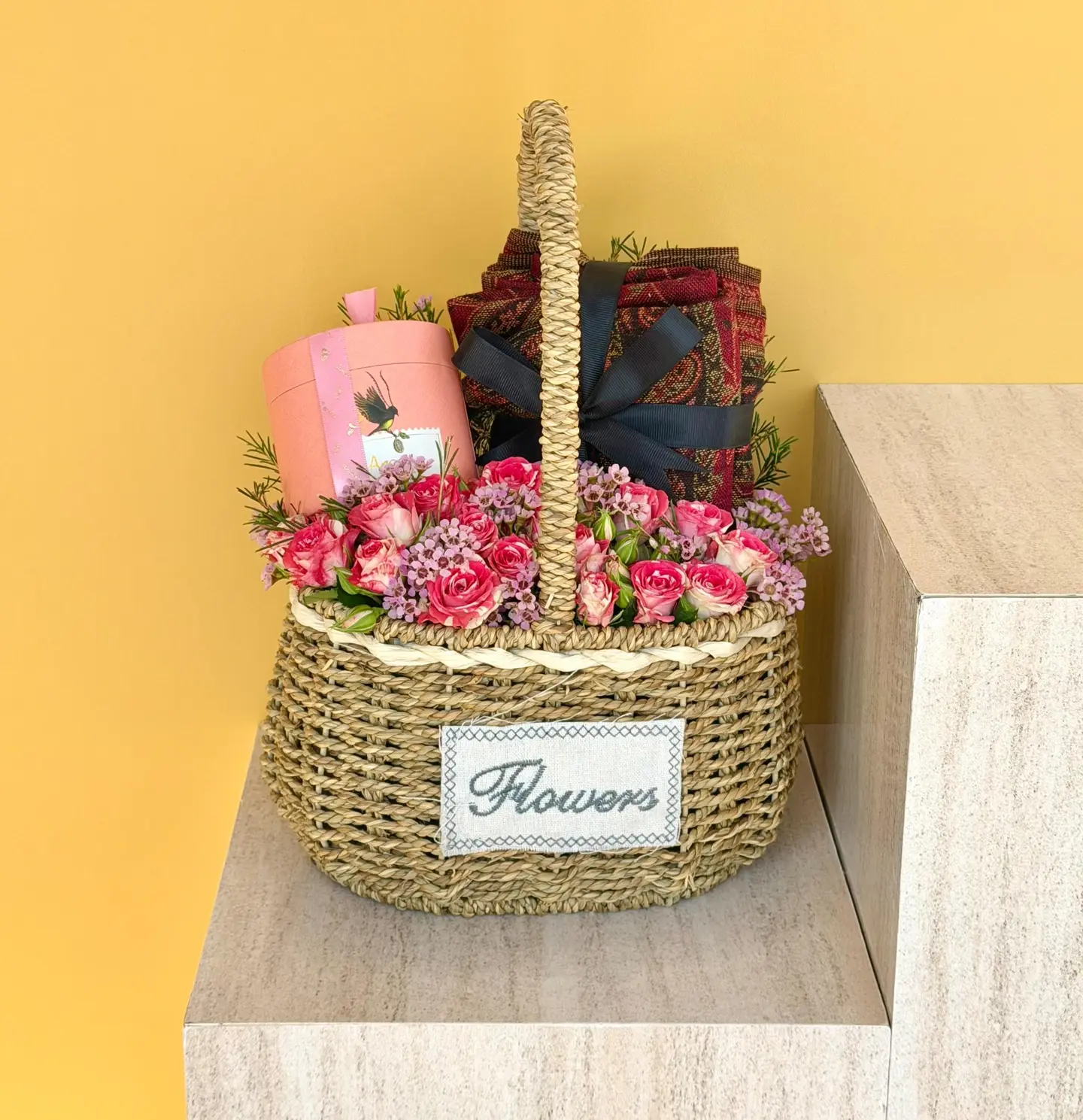 سلة الشال الكشميري والشوكليت