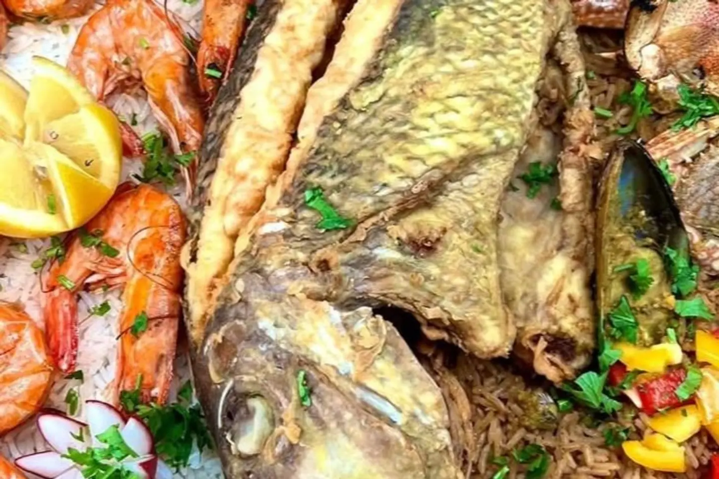 وليمة سمك شعور وبحريات