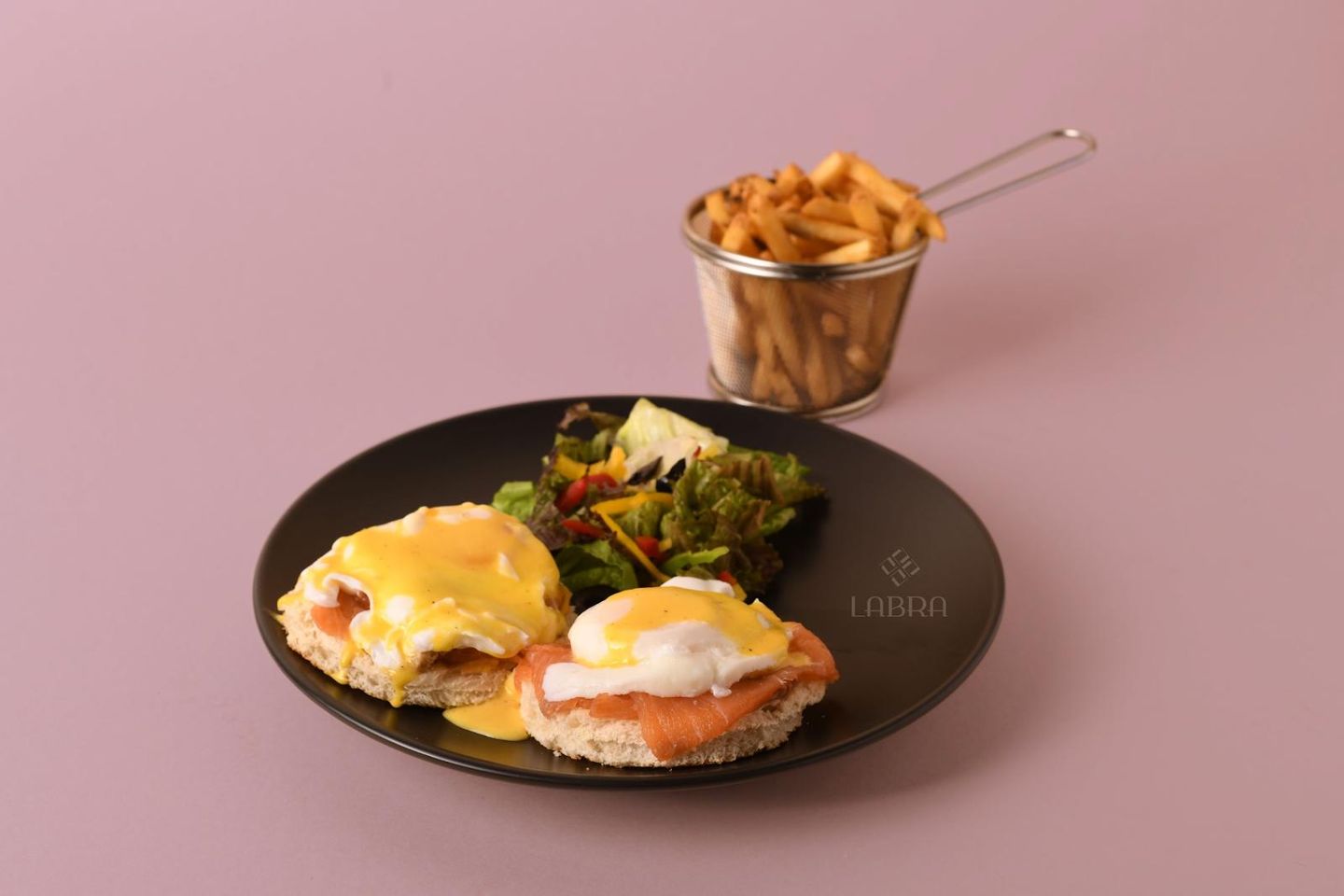 Eggs Benedict With Smoked Salmon Slices