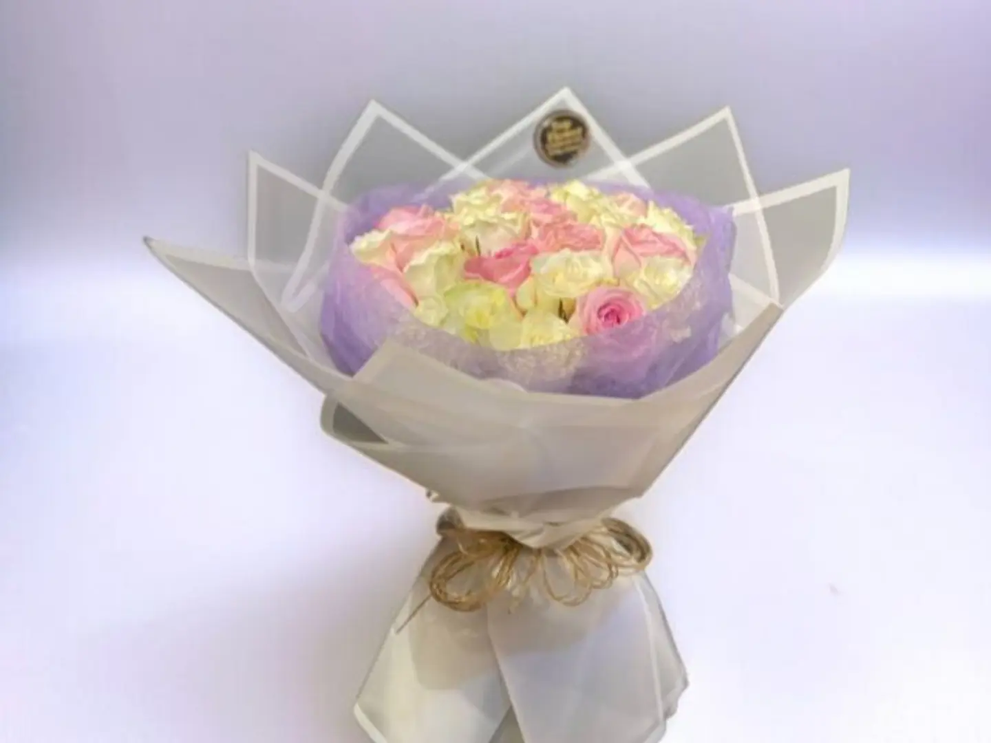 باقة ورد جوري وردي وأبيض
