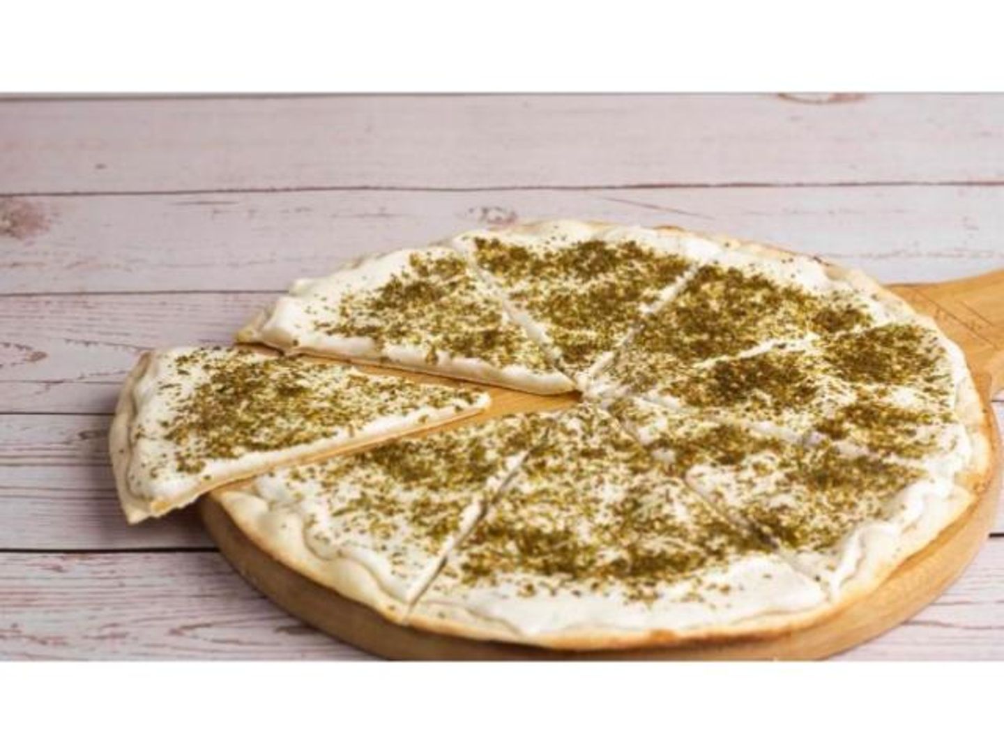 بيتزا لبنة مع زعتر