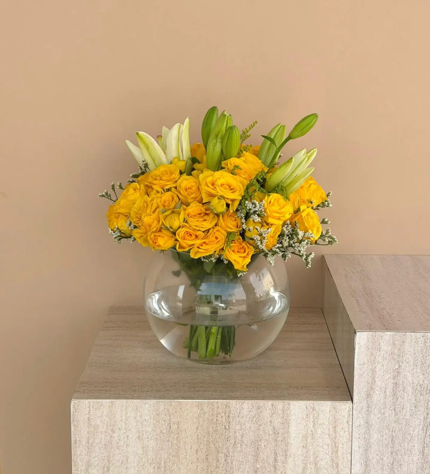 فازة ورد زجاجية اصفر