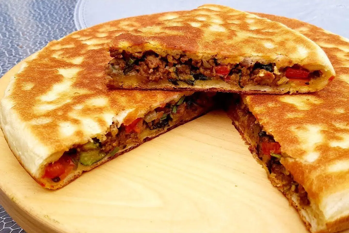 لحمة مع جبنة