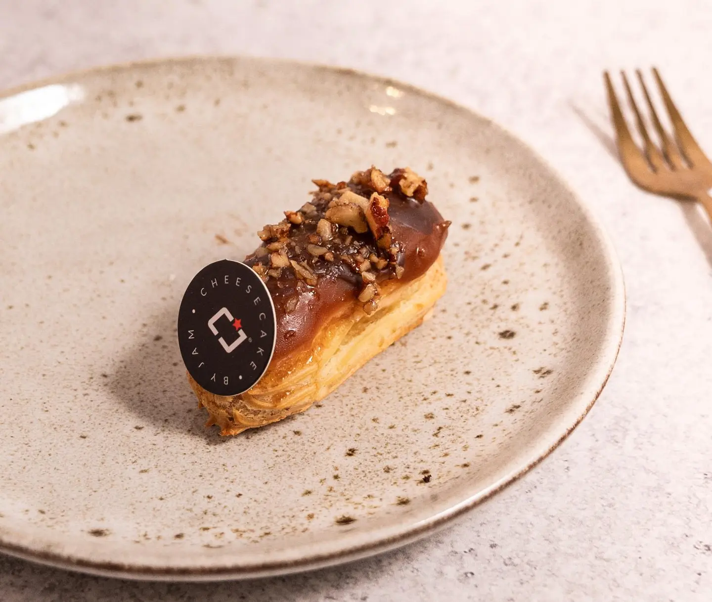 Salter Caramel Eclair