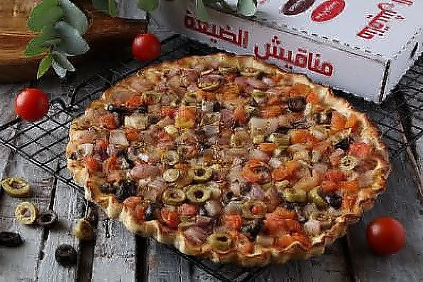 زعتر مع طماطم وبصل وزيت زيتون