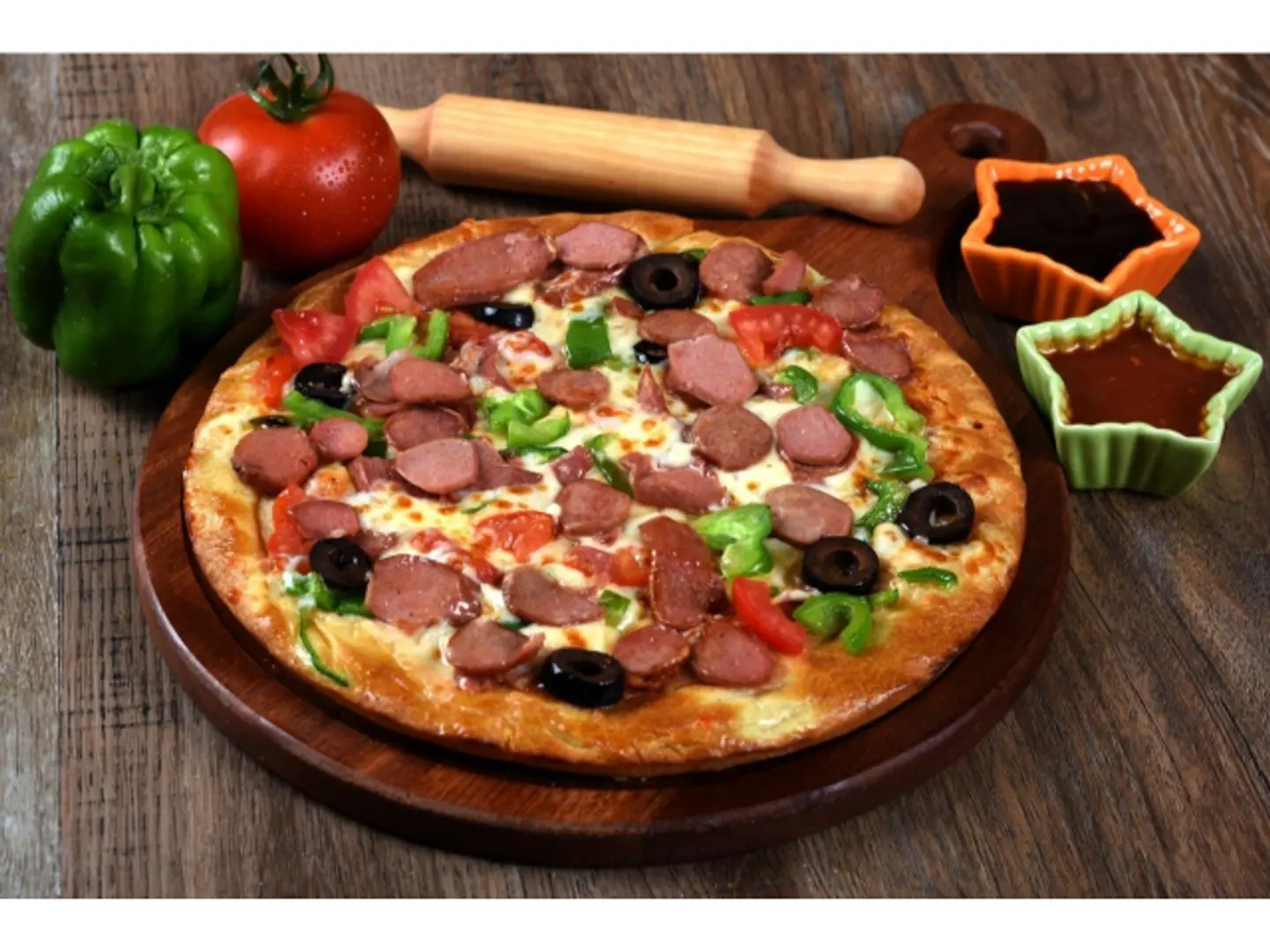 بيتزا بيبروني خضار - وسط