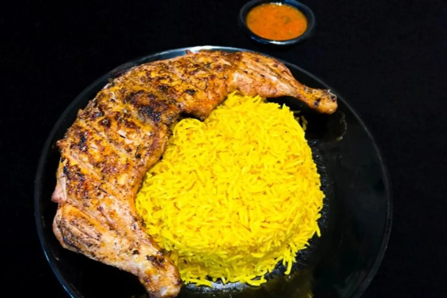 نصف فروج فخاذ مع رز
