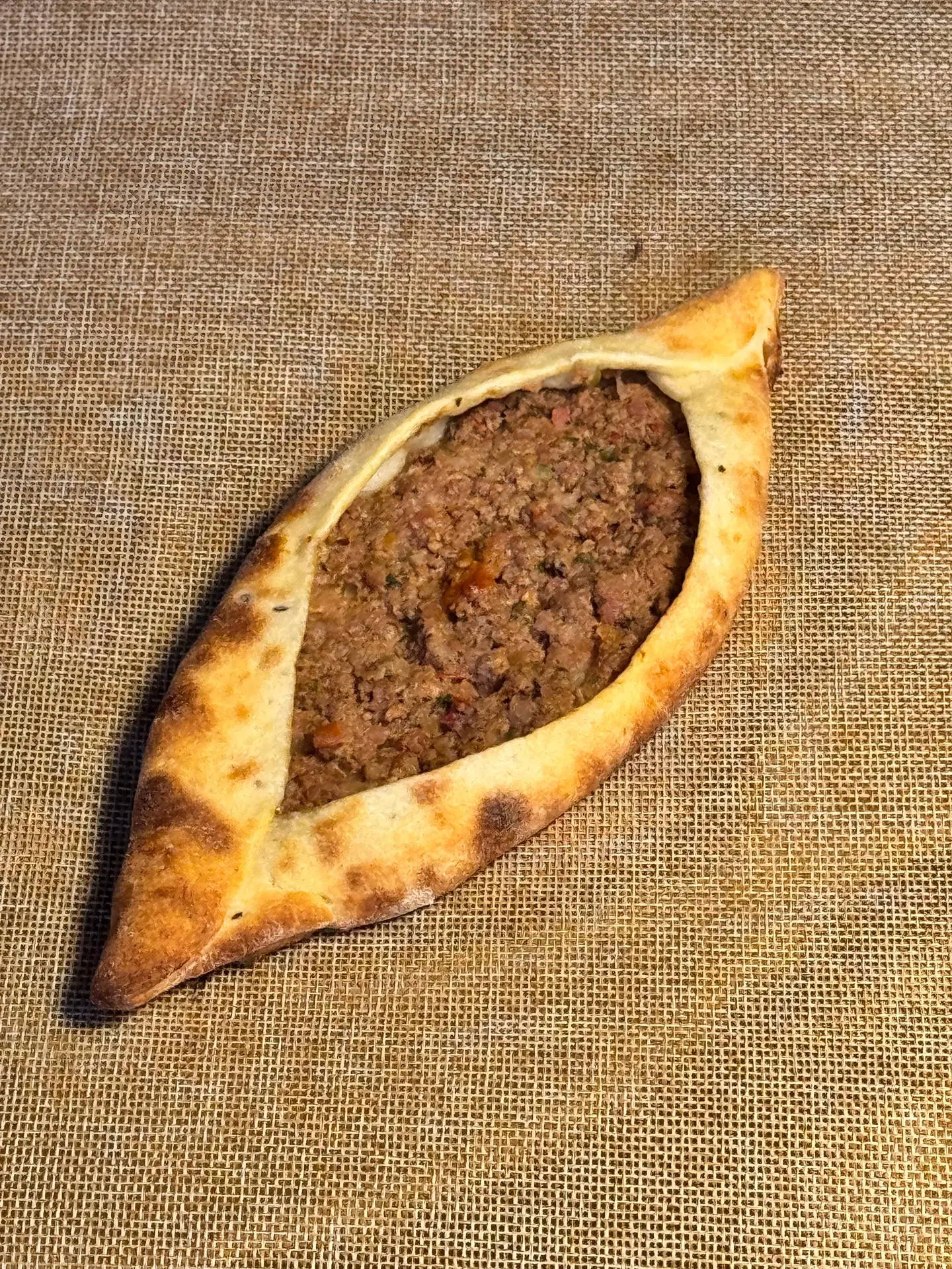 لحمة بالعجين