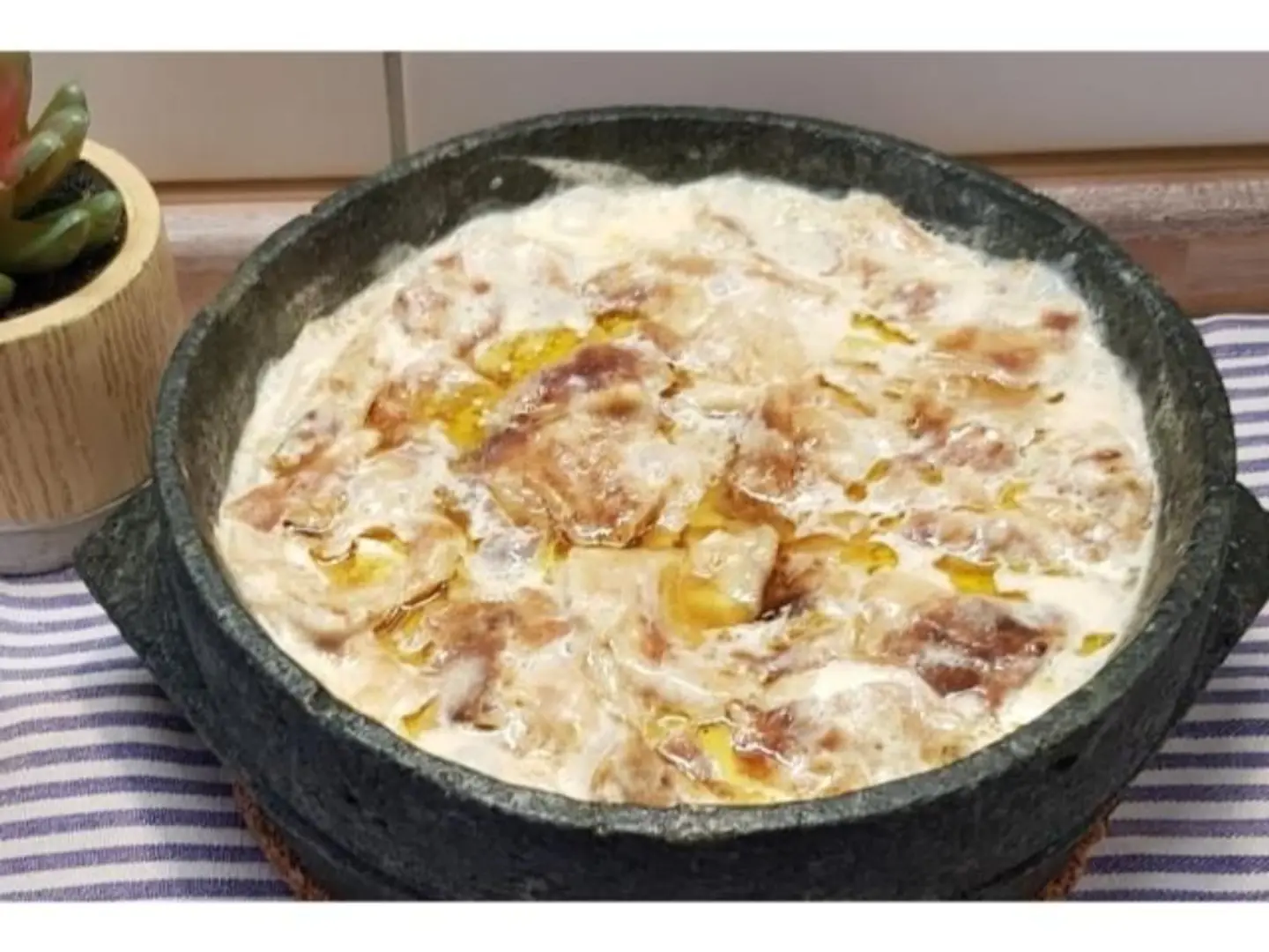 فتة دخن قشطة وحليب سائل