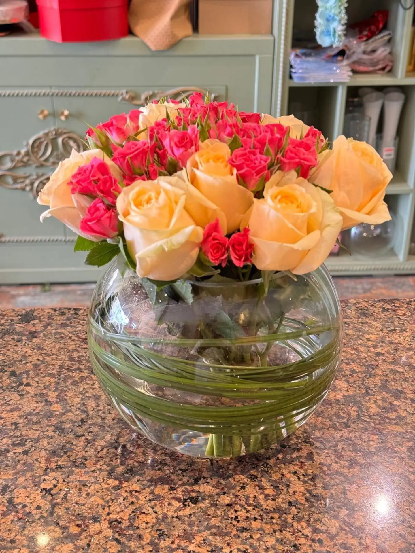 10 Peach Flower 8 Deep Pink Flower With Vase