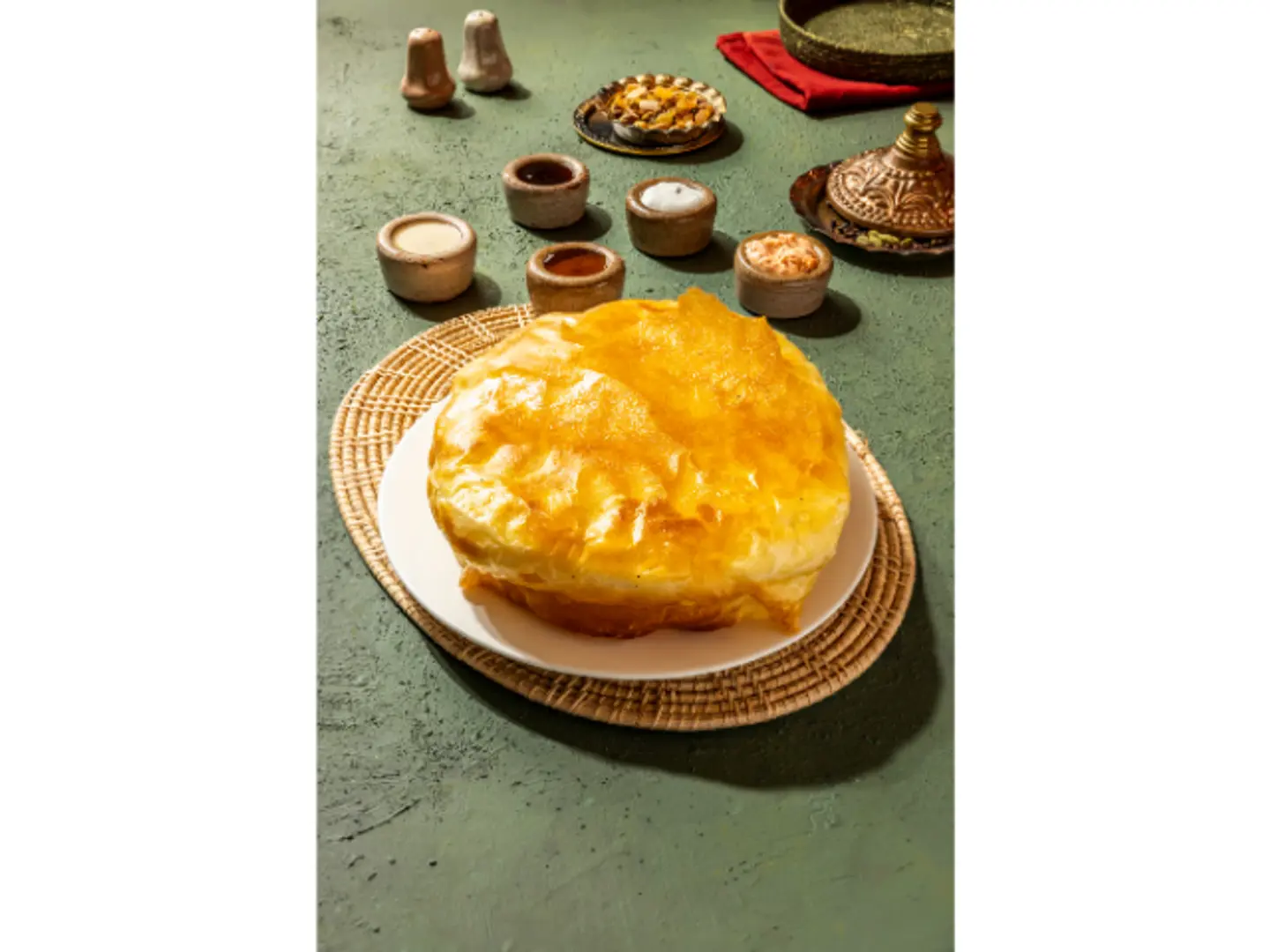 Fetir With Honey, Nuts And Cream