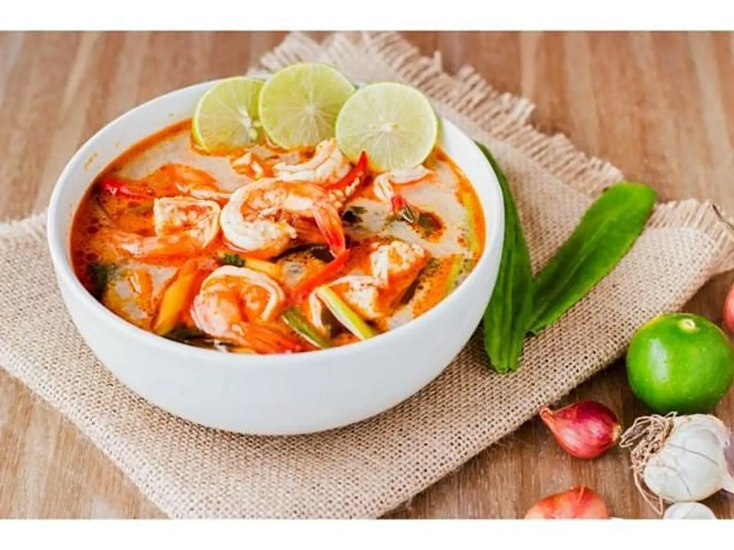 توم يام مأكولات بحرية