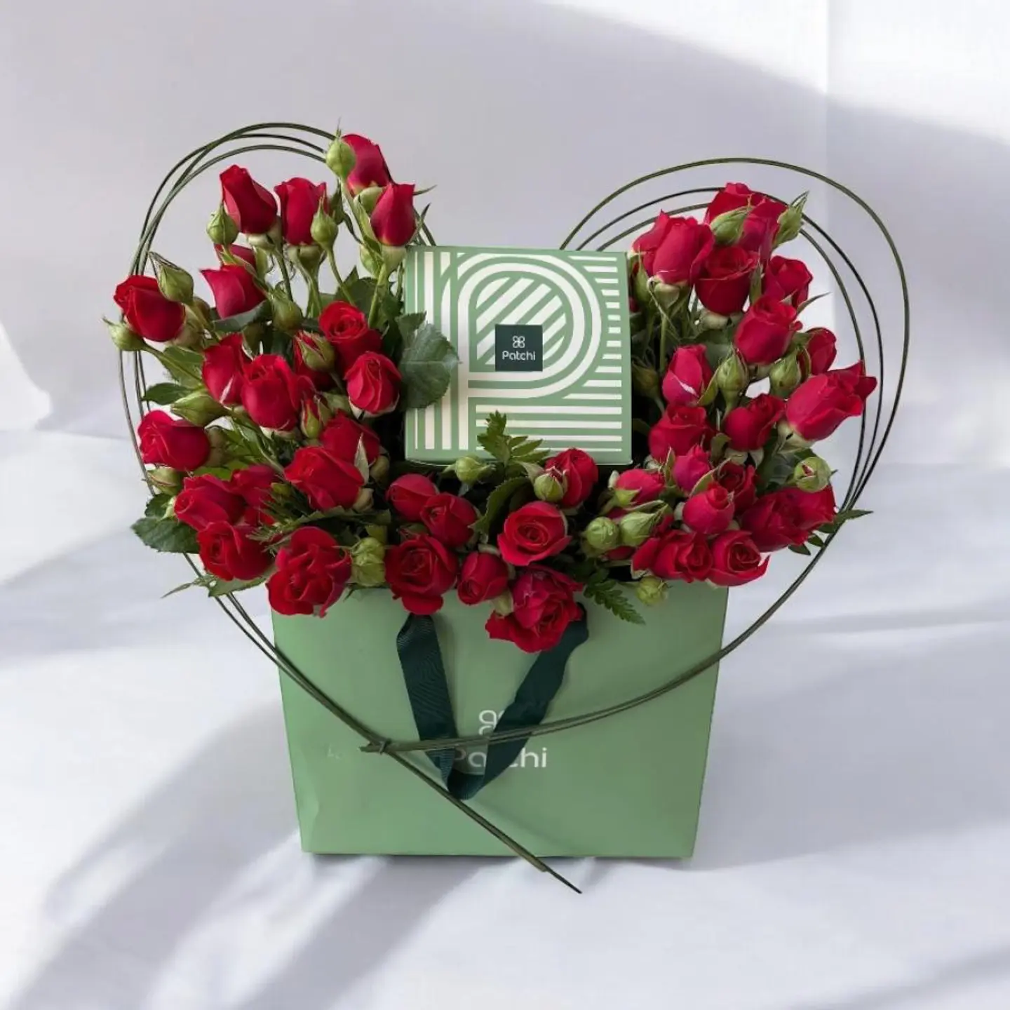 قلب من ورد وشوكولاتة