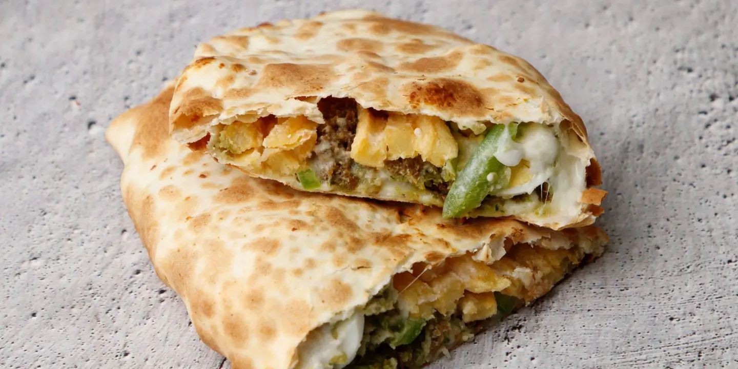 فطيرة فلافل بالبيض والجبن