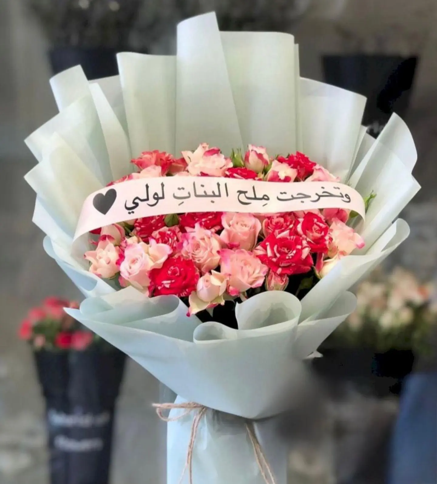 ⁠بوكيه ورد طبيعي مع شريطه 23