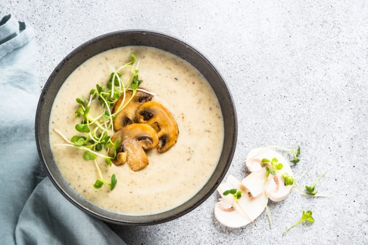 شوربة الفطر بالدجاج