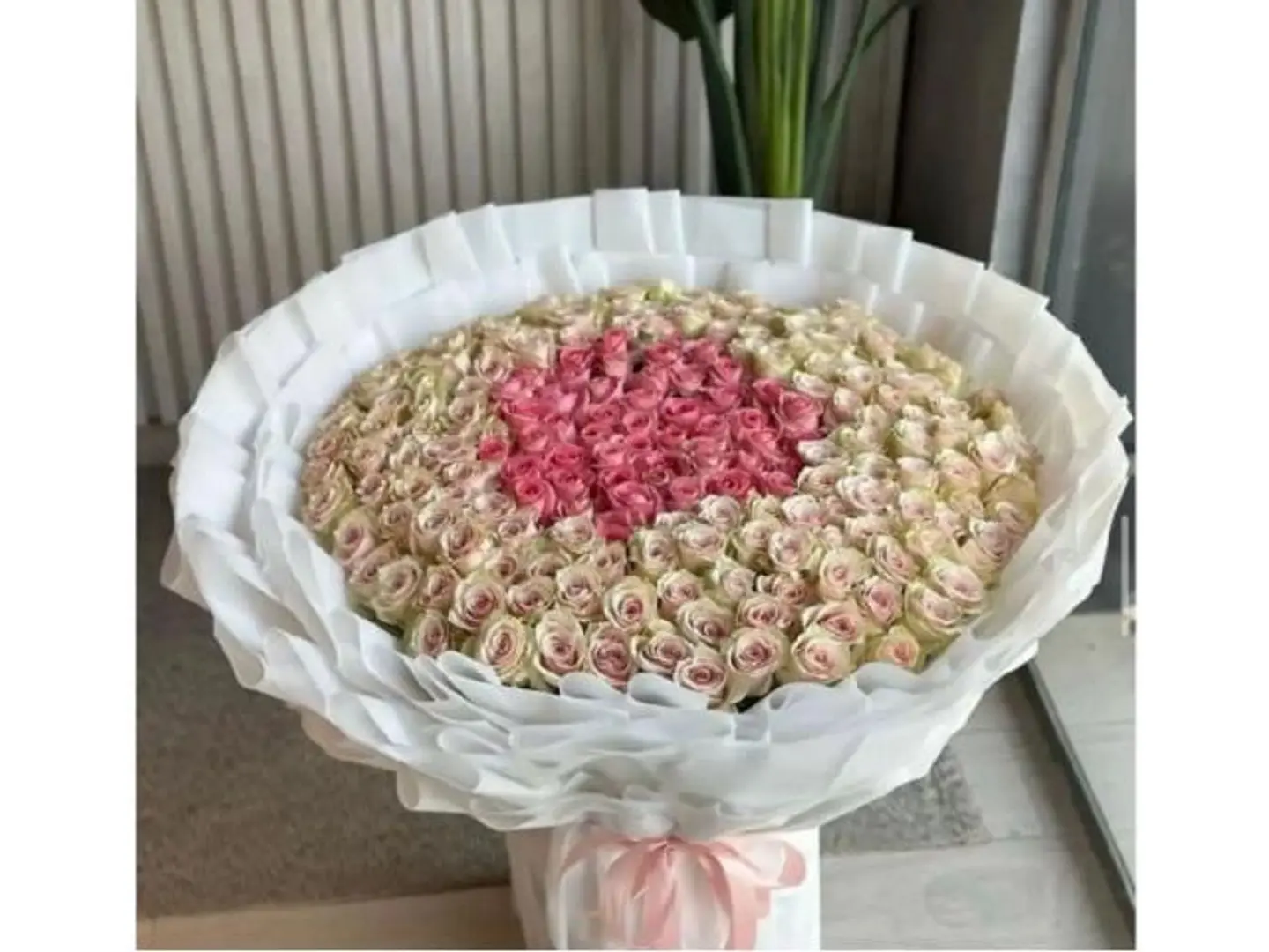 A Large Bouquet Of Roses, Bank