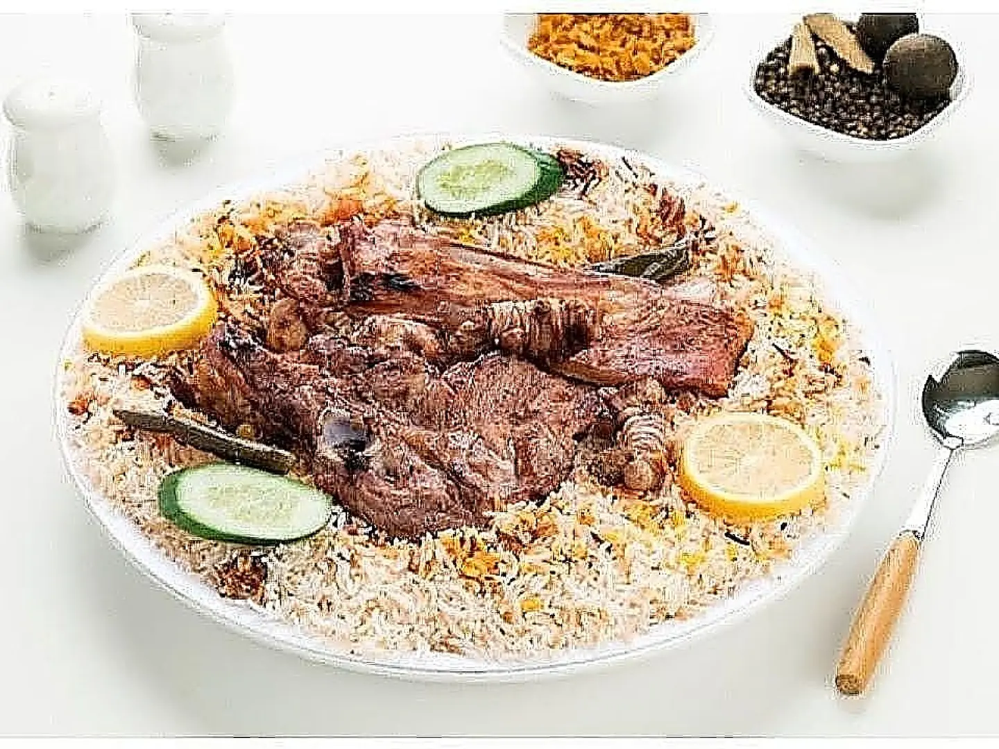 لحم مندي مع أرز بشاور