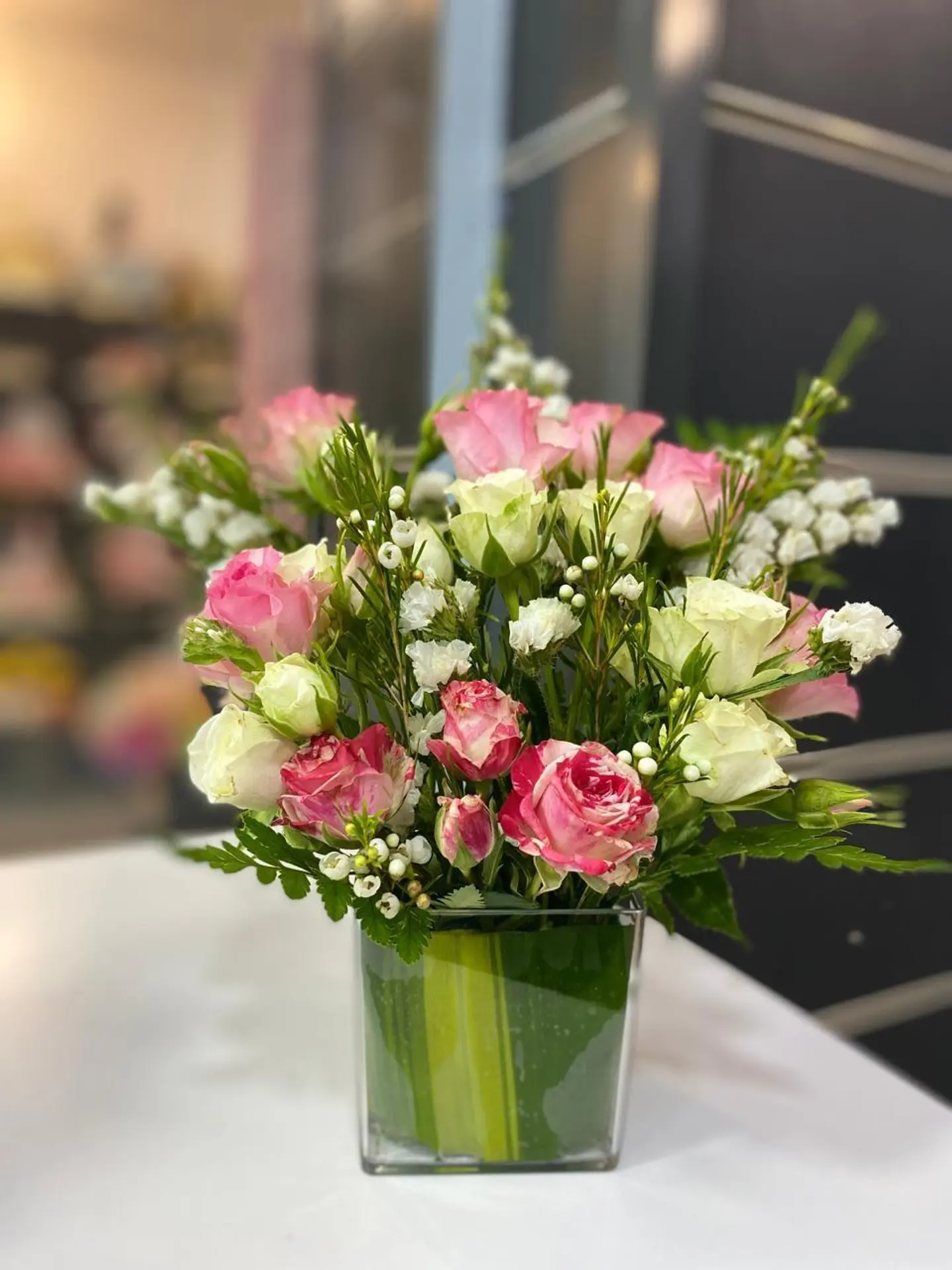 تنسيق الورد في وعاء زجاجي