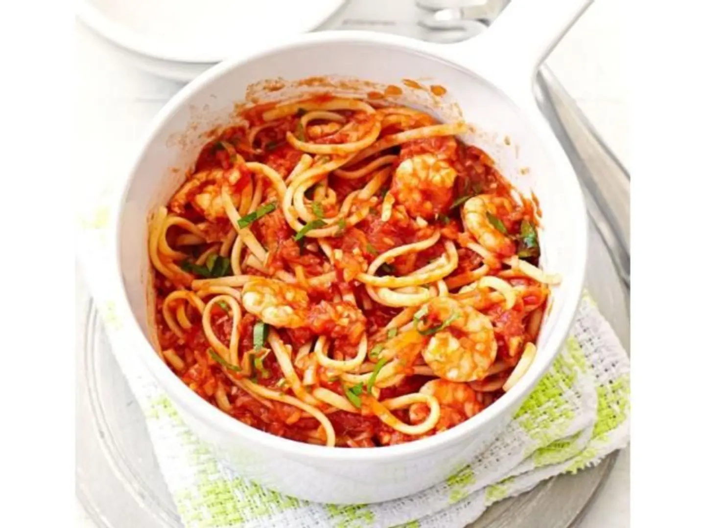 معكرونة بصلصة حمراء روبيان