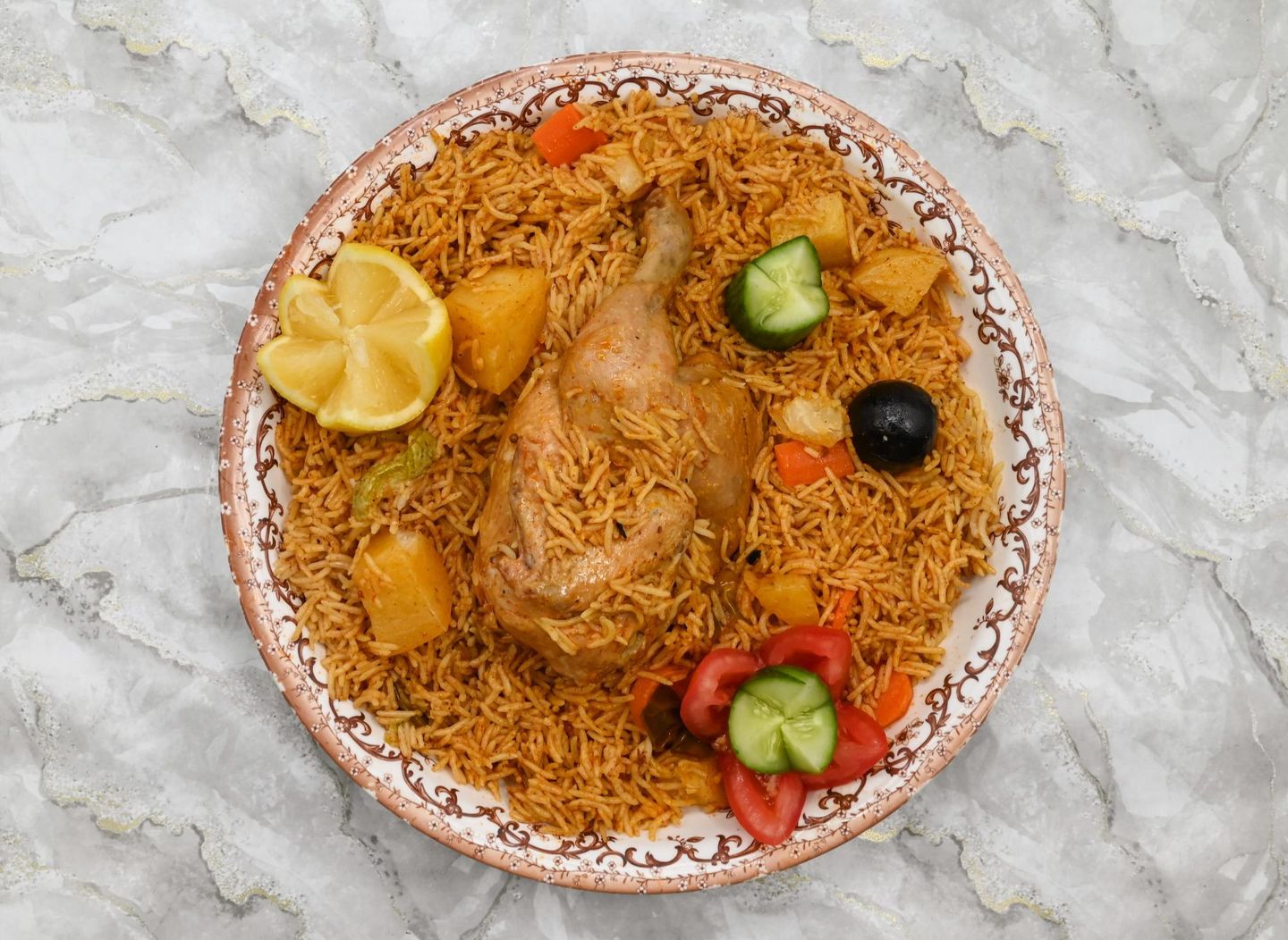 نصف دجاج مضغوط مع الرز